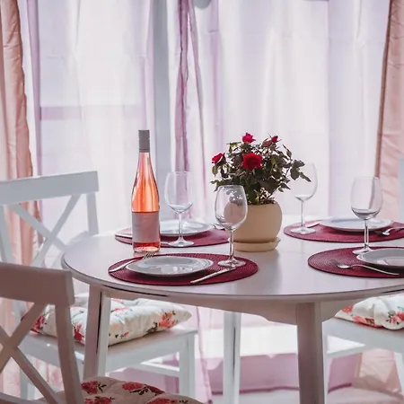 Daire Andreya's Sea Apartment-beach, Sea Garden ,old Town, Free Parking, Free Evcharging Station Varna